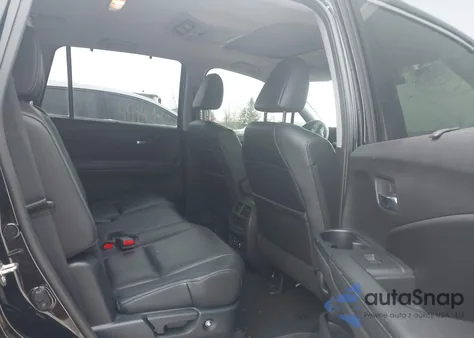 2017 Honda Pilot Touring z USA, uszkodzony, nr VIN 5FNYF6H92HB033487